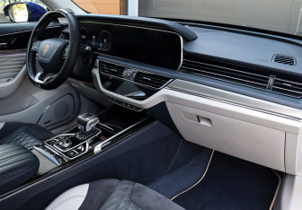 Подержанный автомобиль Hongqi HS5 2023 года (9 фото)