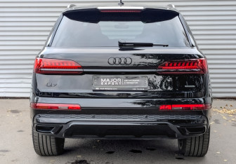 Подержанный автомобиль Audi Q7 2024 года (6 фото)