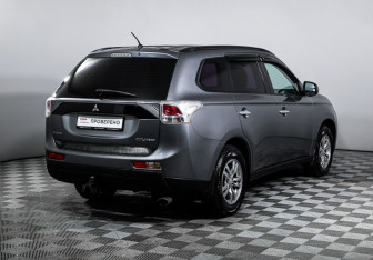 Подержанный автомобиль Mitsubishi Outlander 2012 года (5 фото)