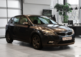 Подержанный автомобиль Kia Ceed Hatchback 2011 года (3 фото)