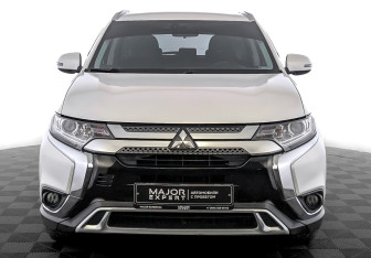 Подержанный автомобиль Mitsubishi Outlander 2019 года (2 фото)