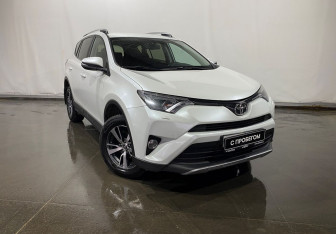 Подержанный автомобиль Toyota RAV4 2018 года (3 фото)