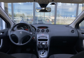 Подержанный автомобиль Peugeot 408 2012 года (11 фото)