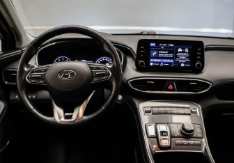 Подержанный автомобиль Hyundai Santa Fe 2021 года (8 фото)