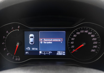 Подержанный автомобиль Ford Mondeo Sedan 2012 года (7 фото)