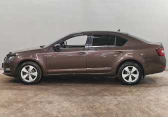 Подержанный автомобиль Skoda Octavia Liftback 2017 года (7 фото)