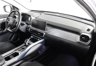 Подержанный автомобиль Geely Coolray 2021 года (8 фото)
