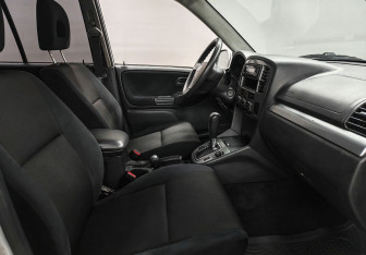 Подержанный автомобиль Suzuki Grand Vitara 2003 года (9 фото)