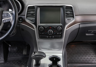 Подержанный автомобиль Jeep Grand Cherokee 2014 года (15 фото)