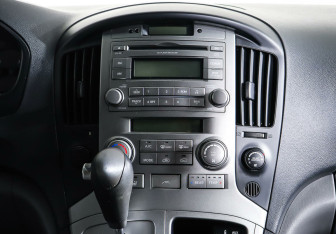 Подержанный автомобиль Hyundai Grand Starex 2009 года (12 фото)