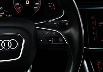 Подержанный автомобиль Audi Q8 2018 года (27 фото)