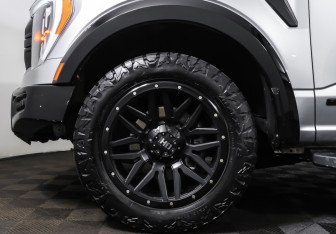 Подержанный автомобиль Ford F-150 2022 года (24 фото)