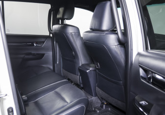 Подержанный автомобиль Toyota Hilux 2020 года (10 фото)