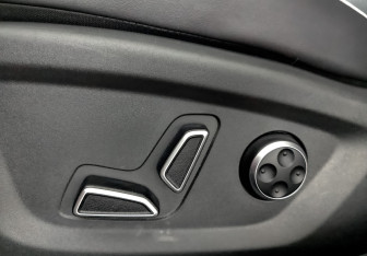 Подержанный автомобиль Changan UNI-V 2023 года (29 фото)