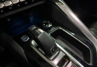 Подержанный автомобиль Peugeot 3008 2017 года (17 фото)