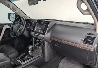 Подержанный автомобиль Toyota Land Cruiser Prado 2021 года (12 фото)