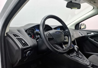 Подержанный автомобиль Ford Focus Hatchback 2018 года (15 фото)