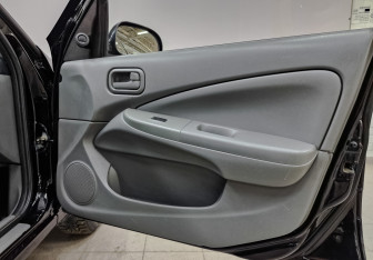 Подержанный автомобиль Nissan Almera Classic 2012 года (23 фото)