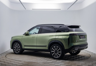 Подержанный автомобиль Jaecoo J7 2023 года (7 фото)