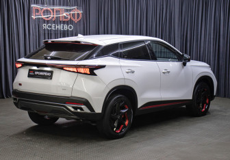 Подержанный автомобиль Omoda C5 2023 года (5 фото)