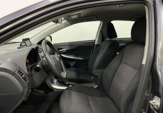 Подержанный автомобиль Toyota Corolla Sedan 2011 года (19 фото)