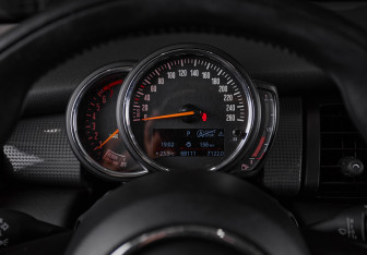 Подержанный автомобиль MINI Hatch 2018 года (14 фото)