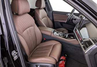 Подержанный автомобиль BMW X5 2023 года (24 фото)