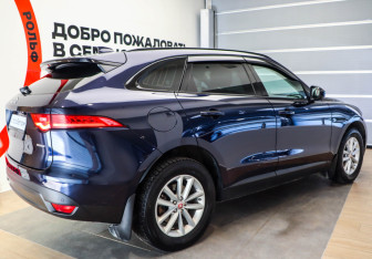Подержанный автомобиль Jaguar F-Pace 2016 года (4 фото)