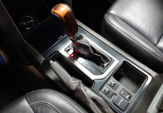 Подержанный автомобиль Toyota Land Cruiser Prado 2011 года (15 фото)