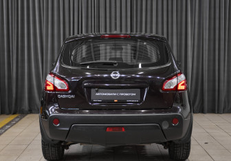 Подержанный автомобиль Nissan Qashqai 2012 года (5 фото)