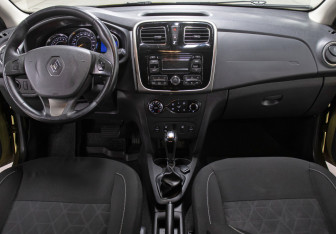 Подержанный автомобиль Renault Sandero 2016 года (14 фото)