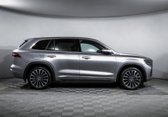 Подержанный автомобиль Geely Monjaro 2025 года (4 фото)