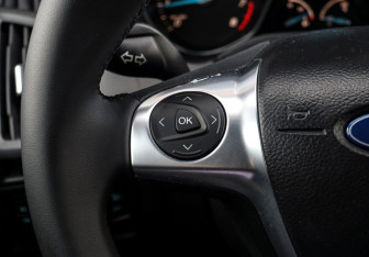 Подержанный автомобиль Ford Focus Hatchback 2012 года (17 фото)