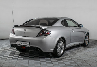 Подержанный автомобиль Hyundai Coupe 2008 года (5 фото)