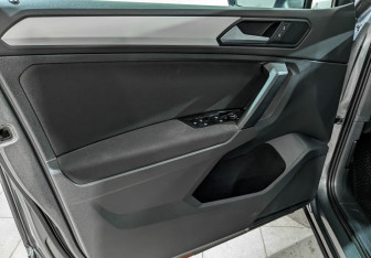 Подержанный автомобиль Volkswagen Tiguan 2021 года (19 фото)