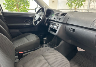 Подержанный автомобиль Skoda Fabia Hatchback 2011 года (10 фото)