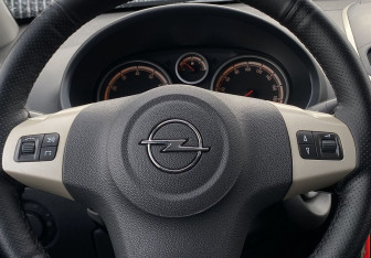 Подержанный автомобиль Opel Corsa 2008 года (15 фото)