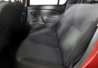 Подержанный автомобиль Renault Sandero 2017 года (9 фото)