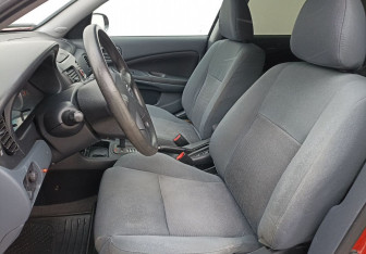 Подержанный автомобиль Nissan Almera Sedan 2006 года (10 фото)