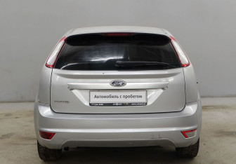 Подержанный автомобиль Ford Focus Hatchback 2010 года (6 фото)