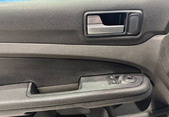 Подержанный автомобиль Ford Focus Sedan 2007 года (10 фото)