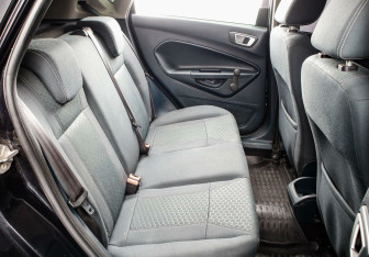 Подержанный автомобиль Ford Fiesta Hatchback 2012 года (10 фото)