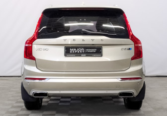 Подержанный автомобиль Volvo XC90 2017 года (6 фото)
