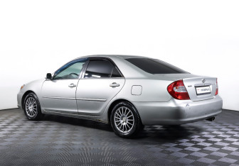 Подержанный автомобиль Toyota Camry Sedan 2002 года (7 фото)