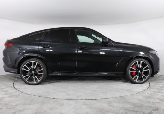 Подержанный автомобиль BMW X6 2024 года (6 фото)