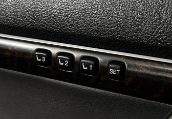 Подержанный автомобиль Toyota Land Cruiser Suv 2010 года (18 фото)