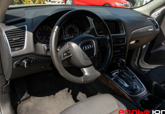 Подержанный автомобиль Audi Q5 2009 года (15 фото)