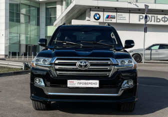 Подержанный автомобиль Toyota Land Cruiser Suv 2012 года (2 фото)