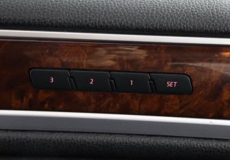 Подержанный автомобиль Volkswagen Touareg 2012 года (14 фото)