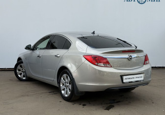 Подержанный автомобиль Opel Insignia Sedan 2011 года (7 фото)